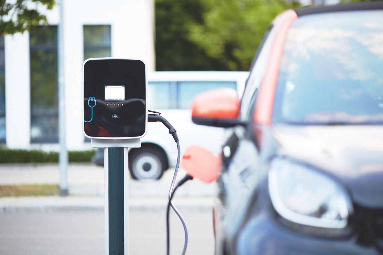 Jak wybrać najlepszą ładowarkę mobilną do samochodu elektrycznego - praktyczny przewodnik